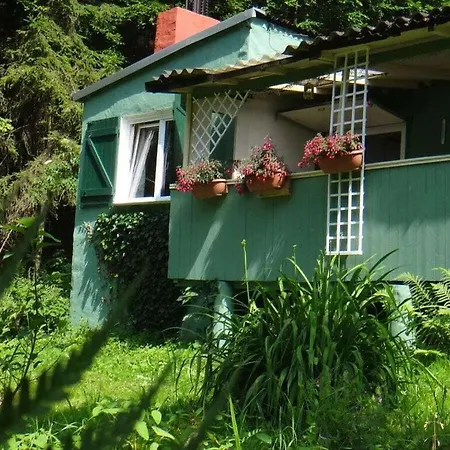 Nyaraló Lonely Mountain Hut On The Stream Edge
